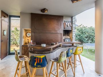 VENTA CON RENTA Especatucular casa moderna de diseño, lote al lago , 4 dorm. en suite