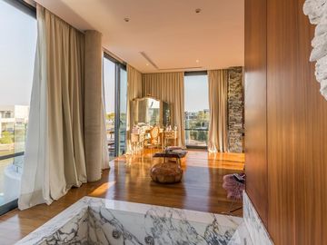 VENTA CON RENTA Especatucular casa moderna de diseño, lote al lago , 4 dorm. en suite