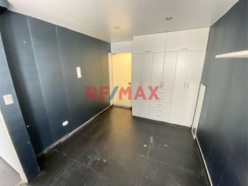 Adquiere este Moderno Dúplex de solo 6 años de antigüedad, con vista panorámica de 203 mt2 en 5to y 6to piso + Estacionamiento 6 en semi sótano.

In