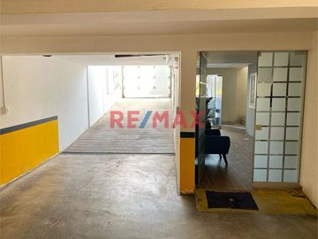 Adquiere este Moderno Dúplex de solo 6 años de antigüedad, con vista panorámica de 203 mt2 en 5to y 6to piso + Estacionamiento 6 en semi sótano.

In