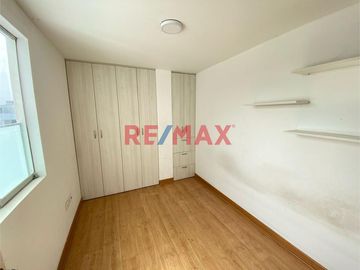 Adquiere este Moderno Dúplex de solo 6 años de antigüedad, con vista panorámica de 203 mt2 en 5to y 6to piso + Estacionamiento 6 en semi sótano.

In