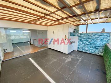 Adquiere este Moderno Dúplex de solo 6 años de antigüedad, con vista panorámica de 203 mt2 en 5to y 6to piso + Estacionamiento 6 en semi sótano.

In