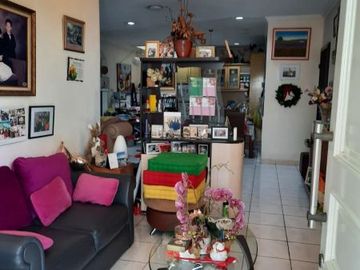 CEPAT !! RUMAH SEMI FURNISH di Gading Kirana ,Jalanan Lebar