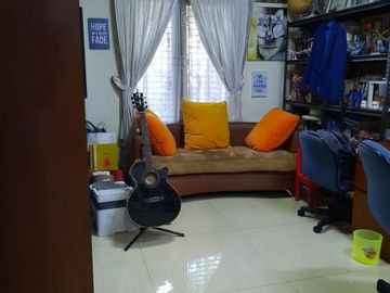 CEPAT !! RUMAH SEMI FURNISH di Gading Kirana ,Jalanan Lebar