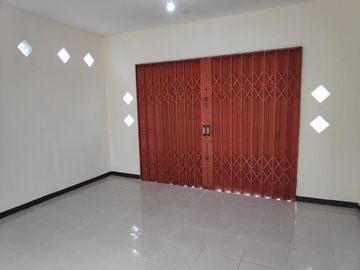 Rumah bonus toko bebas banjir Taman Kebalen dekat Summarecon