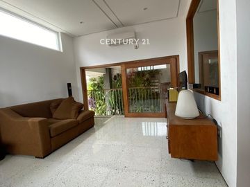 Rumah Posisi Hoek SemiFurnish Di Kayu Putih Pulomas Jakarta Timur