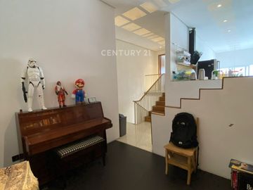 Rumah Posisi Hoek SemiFurnish Di Kayu Putih Pulomas Jakarta Timur
