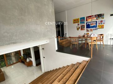 Rumah Posisi Hoek SemiFurnish Di Kayu Putih Pulomas Jakarta Timur