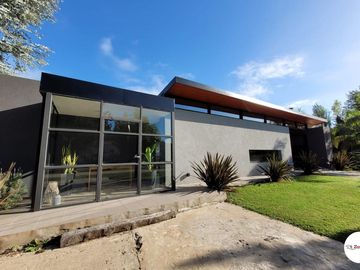 Aero Country Club Casa en Venta  3 ambientes Hangar Pileta Excelente construcción General Rodriguez