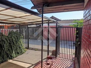 Vende propiedad 1 piso pareada por 1 lado de 126 m2 de terr...