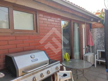 Vende propiedad 1 piso pareada por 1 lado de 126 m2 de terr...
