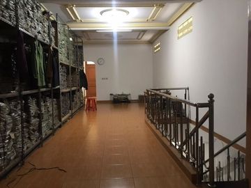 Rumah cantik 2,5 lantai siap huni area Larangan Indah kota Tangerang