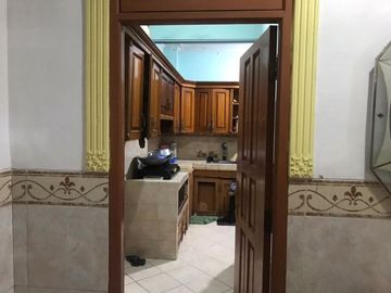 Rumah cantik 2,5 lantai siap huni area Larangan Indah kota Tangerang