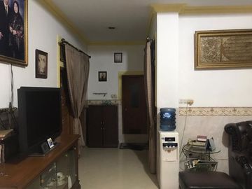 Rumah cantik 2,5 lantai siap huni area Larangan Indah kota Tangerang