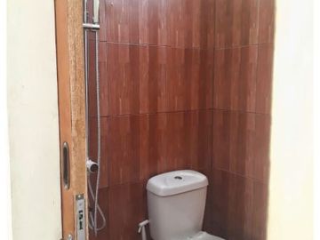 Rumah strategis dengan tanah luas dekat pintu tol