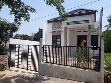 Rumah strategis dengan tanah luas dekat pintu tol