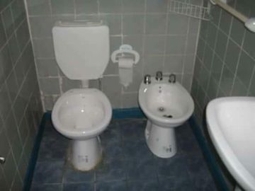 DEPARTAMENTO DE 2 AMBIENTES INTERNO CON COCHERA COMPARTIDA EN MAR DE AJÓ