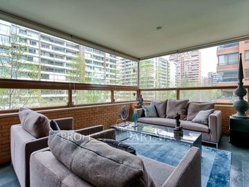 Las Condes, gran y exclusivo departamento.