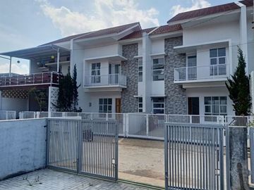 Rumah dijual di Cisaranten Kulon Arcamanik Ready Stock