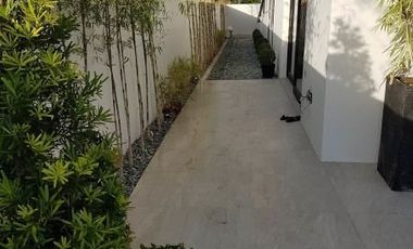 Beautiful Beach House in Porto Laiya, Batangas for Sale