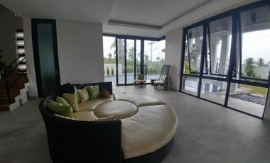 Beautiful Beach House in Porto Laiya, Batangas for Sale