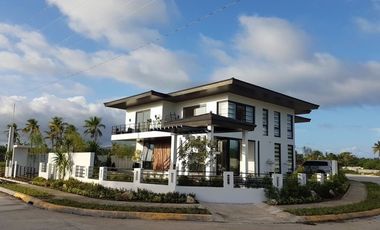 Beautiful Beach House in Porto Laiya, Batangas for Sale