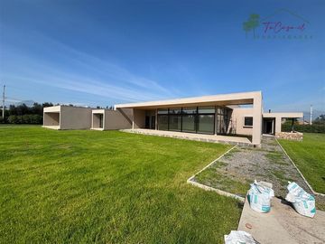 Espectacular casa nueva en condominio 4D/7B en Carampangue