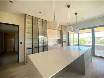 Espectacular casa nueva en condominio 4D/7B en Carampangue