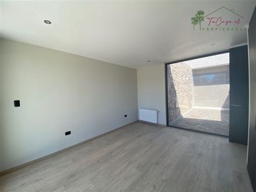 Espectacular casa nueva en condominio 4D/7B en Carampangue