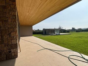 Espectacular casa nueva en condominio 4D/7B en Carampangue