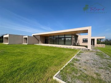 Espectacular casa nueva en condominio 4D/7B en Carampangue