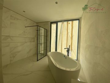 Espectacular casa nueva en condominio 4D/7B en Carampangue