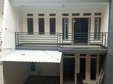 RUMAH 3 LANTAI SIAP HUNI DI DOPOK