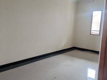 RUMAH 3 LANTAI SIAP HUNI DI DOPOK