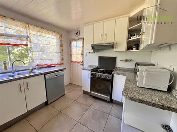 Casa con vista en sector tradicional Santo Domingo