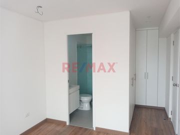 Alquila Y Recibe El Nuevo Año En San Isidro Cerca Del Malecón Depto De 2 Hab Y Cochera