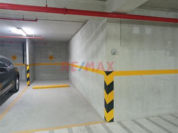 Alquila Y Recibe El Nuevo Año En San Isidro Cerca Del Malecón Depto De 2 Hab Y Cochera