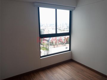 Alquila Y Recibe El Nuevo Año En San Isidro Cerca Del Malecón Depto De 2 Hab Y Cochera