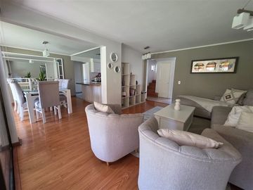 Linda Casa en venta dentro de condominio en Huechuraba