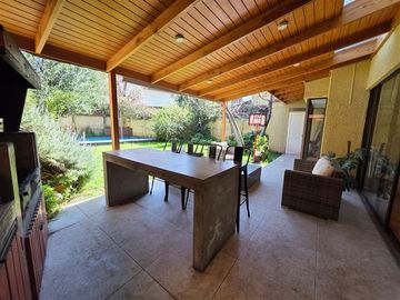 Linda Casa en venta dentro de condominio en Huechuraba