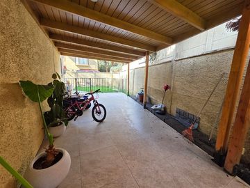Linda Casa en venta dentro de condominio en Huechuraba