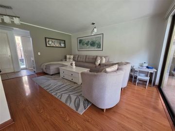Linda Casa en venta dentro de condominio en Huechuraba