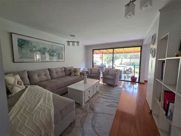 Linda Casa en venta dentro de condominio en Huechuraba