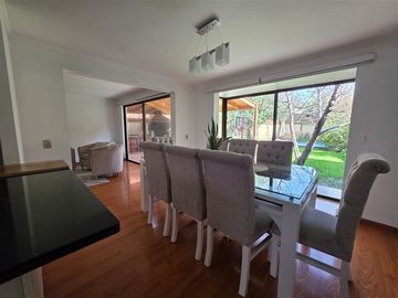 Linda Casa en venta dentro de condominio en Huechuraba