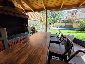 Linda Casa en venta dentro de condominio en Huechuraba