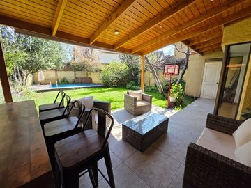 Linda Casa en venta dentro de condominio en Huechuraba