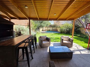 Linda Casa en venta dentro de condominio en Huechuraba