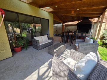 Linda Casa en venta dentro de condominio en Huechuraba