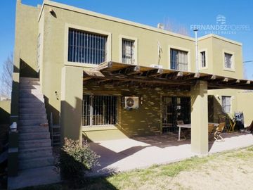 SE VENDE Casa Dos Pisos 3D 3B Complejo Cerrado Chacras de Coria