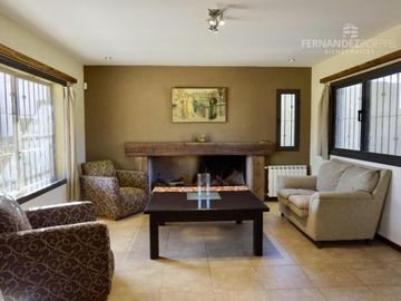 SE VENDE Casa Dos Pisos 3D 3B Complejo Cerrado Chacras de Coria